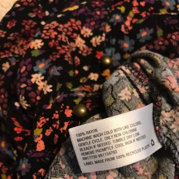 ☀️ 3 / $15 Sale ☀️ Mossimo flow top - Picture 4 of 8